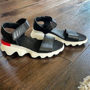 Sorel Kinetic Wedge Sandal - size 6.5